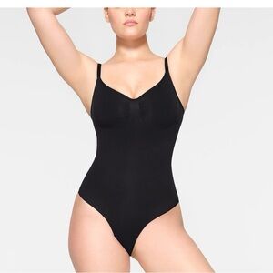 SKIMS SEAMLESS SCULPT BRIEF BODYSUIT NWOT